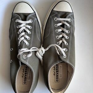 Converse Chuck 70 low-top sneakers in olive green